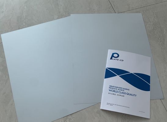 Tấm in không qua xử lý CD-RM với chiều rộng cuộn tối đa 1350 MM, thời hạn sử dụng 18 tháng và số lượng bản in từ 100.000-200.000