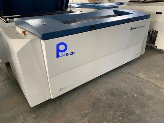 Máy in tấm CTCP tùy chỉnh Máy in UV bán tự động Với thiết kế hoạt động thân thiện với người dùng