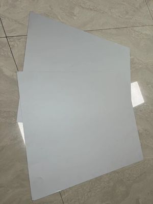 Bảng in không quá trình màu trắng xám với thời gian sản xuất 22-25s và độ dày 0,15mm-0,28mm